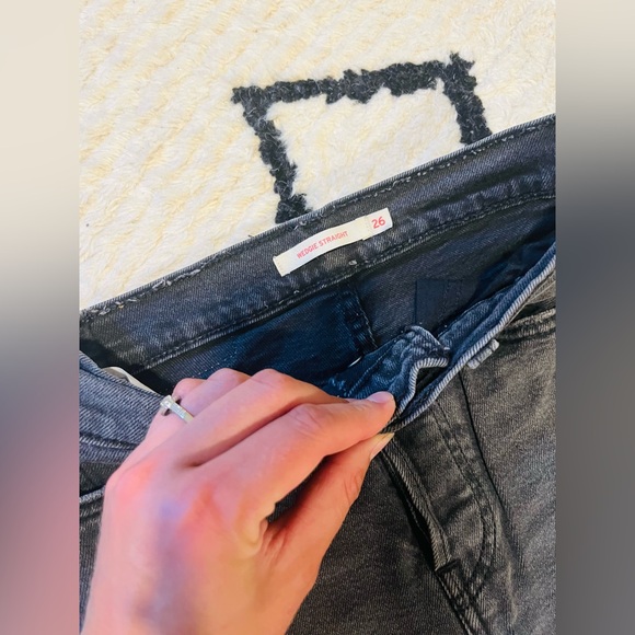 LEVI DENIM / WEDGIE STRAIGHT (black) size 26. - Picture 3 of 6